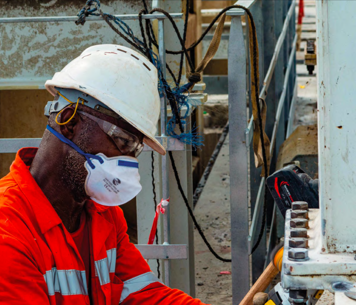 Africa50_worker